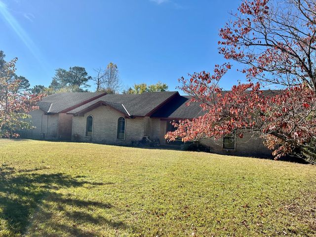8 Motts Drive, Seale, AL 36875