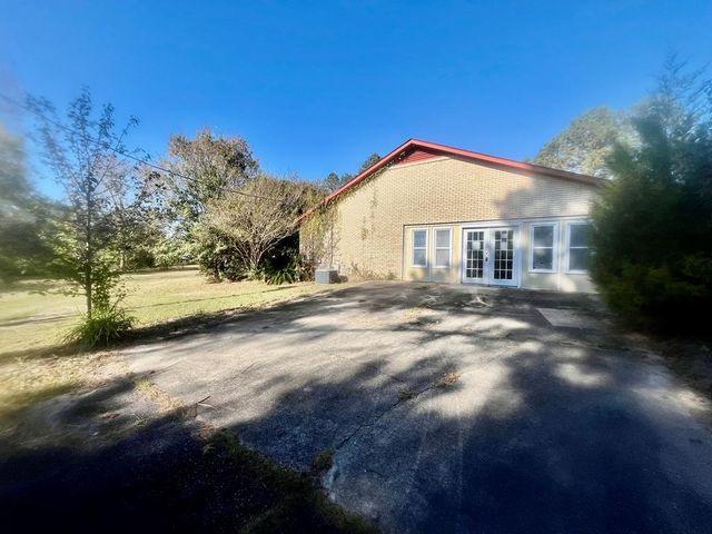 8 Motts Drive, Seale, AL 36875