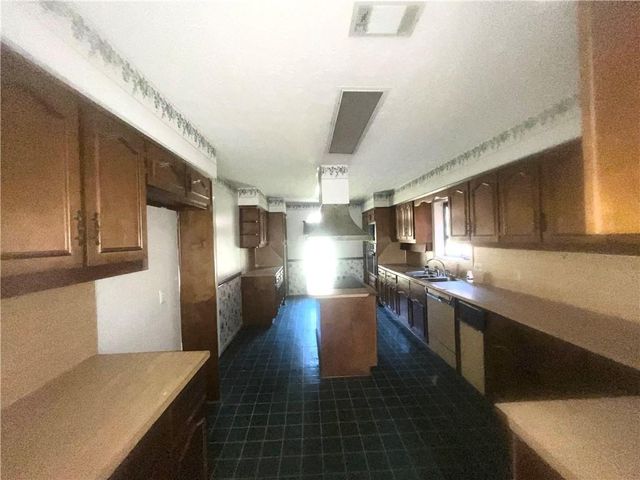 8 Motts Drive, Seale, AL 36875