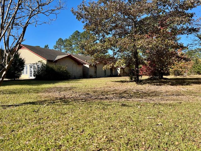 8 Motts Drive, Seale, AL 36875