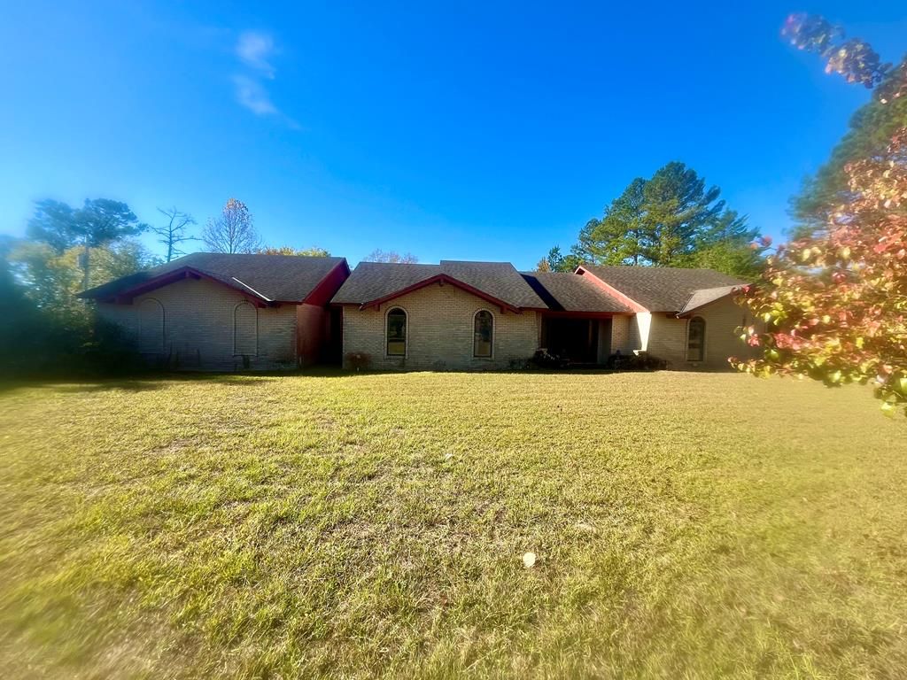 8 Motts Drive, Seale, AL 36875