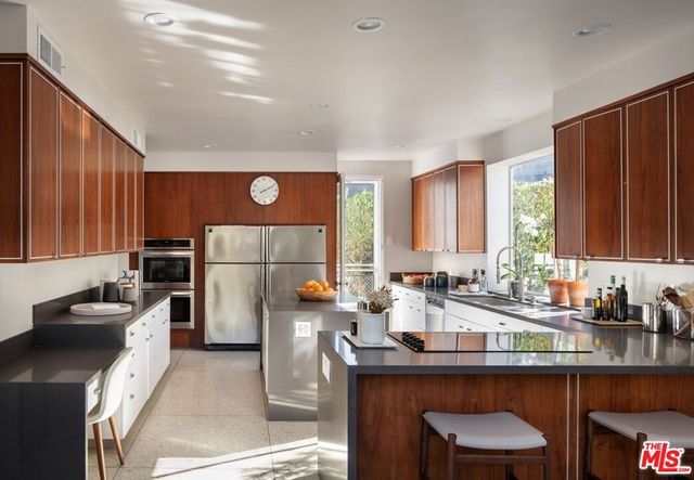 510 Stonewood Drive, Beverly Hills, CA 90210