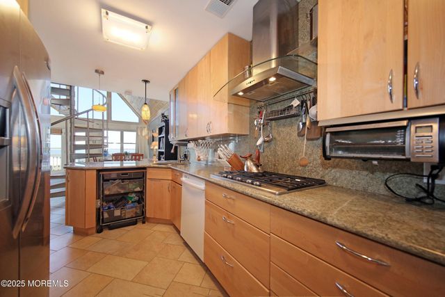 75 Gravelly Point Road, Highlands, NJ 07732