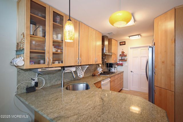75 Gravelly Point Road, Highlands, NJ 07732