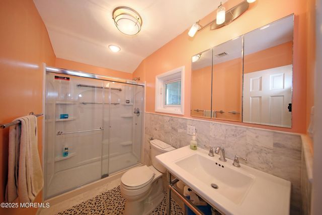 75 Gravelly Point Road, Highlands, NJ 07732
