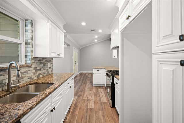 710 W Harwood Road, Euless, TX 76039