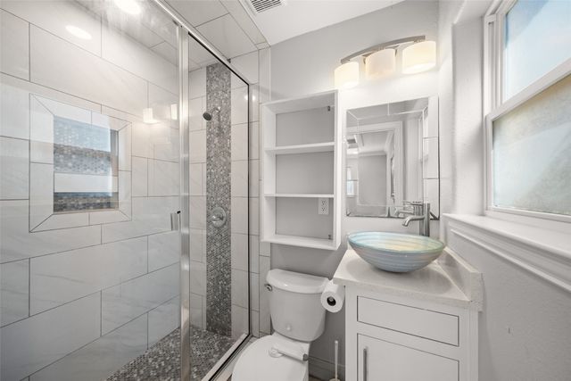 710 W Harwood Road, Euless, TX 76039