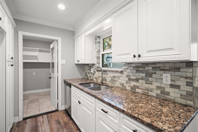 710 W Harwood Road, Euless, TX 76039