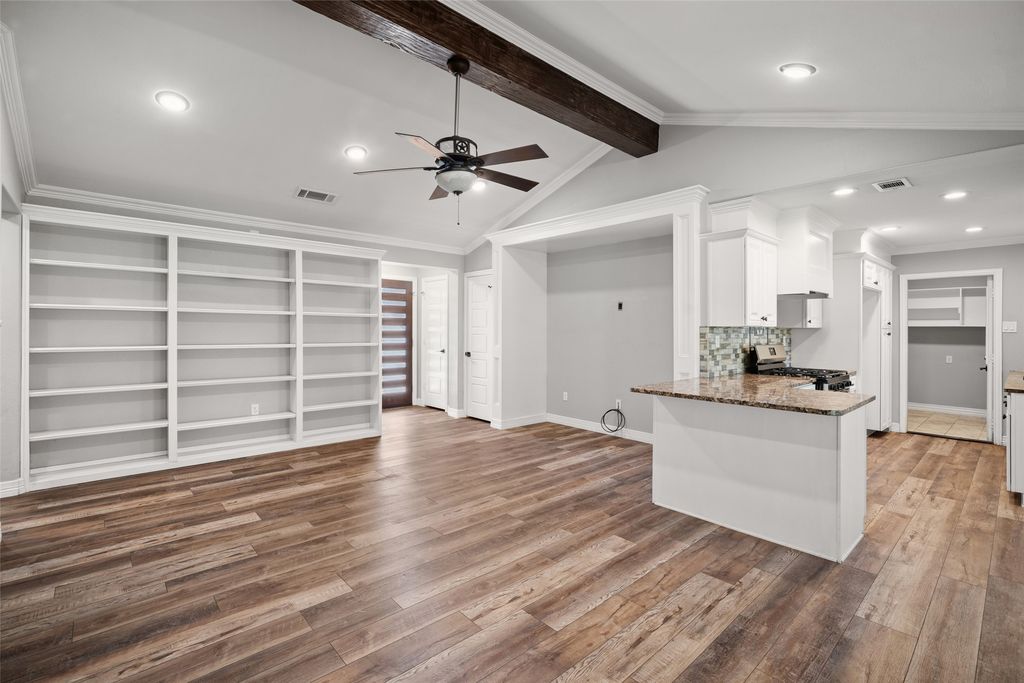 710 W Harwood Road, Euless, TX 76039