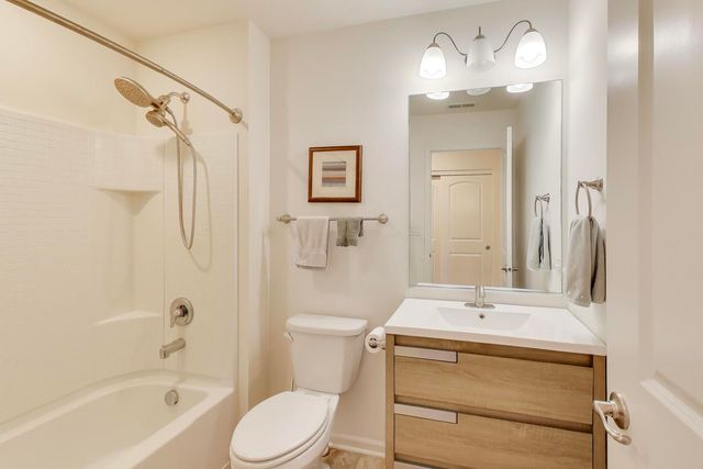 2355 Cannon Drive, Pingree Grove, IL 60140