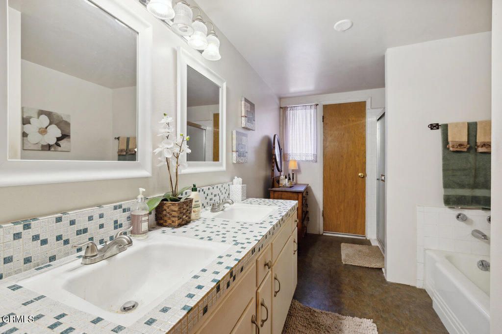 Image 16 of property listing at 1363 Sterling Drive, Thousand Oaks, CA 91360