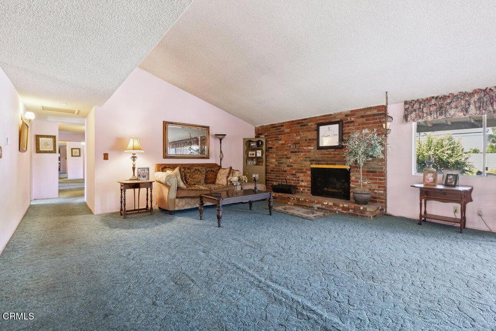 Image 2 of property listing at 1363 Sterling Drive, Thousand Oaks, CA 91360