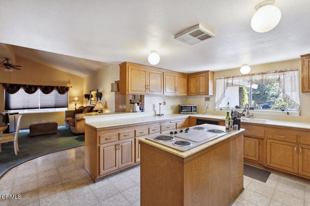 Image 7 of property listing at 1363 Sterling Drive, Thousand Oaks, CA 91360