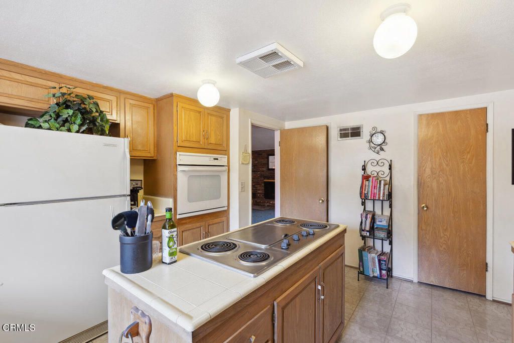 Image 9 of property listing at 1363 Sterling Drive, Thousand Oaks, CA 91360