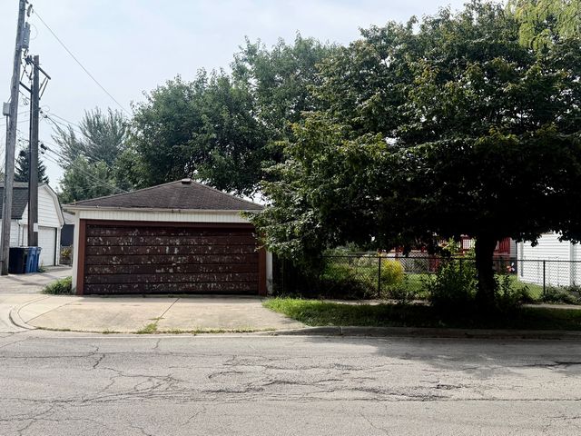 5057 N Keeler Avenue, Chicago, IL 60630