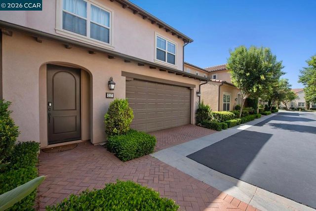 217 Mantle, Irvine, CA 92618