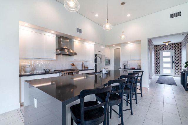 460 Palladium Boulevard, Palm Springs, CA 92262