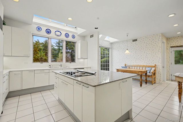 3 Pondview W, Purchase, NY 10577
