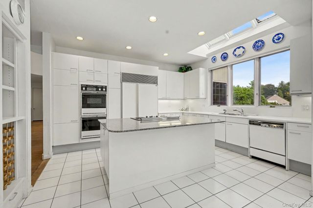3 Pondview W, Purchase, NY 10577
