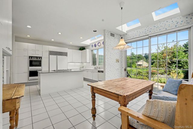 3 Pondview W, Purchase, NY 10577