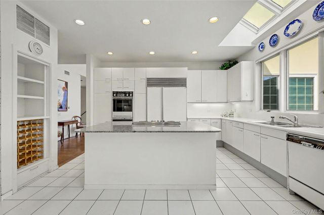 3 Pondview W, Purchase, NY 10577