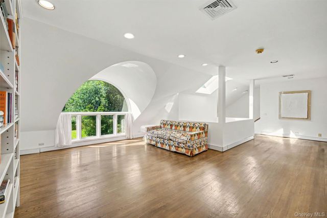 3 Pondview W, Purchase, NY 10577