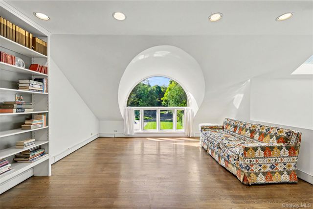 3 Pondview W, Purchase, NY 10577