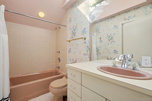 3 Pondview W, Purchase, NY 10577