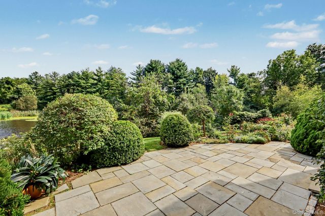 3 Pondview W, Purchase, NY 10577