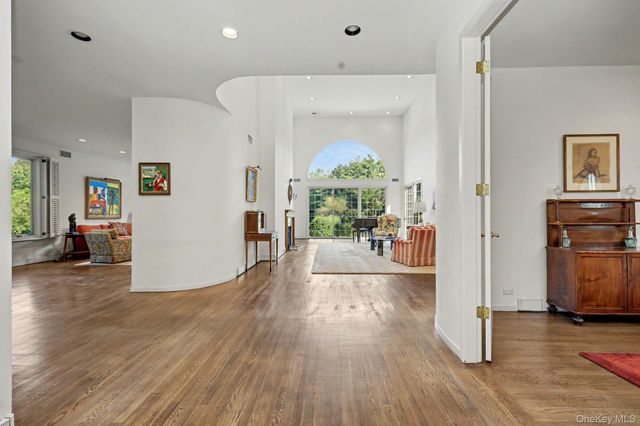 3 Pondview W, Purchase, NY 10577