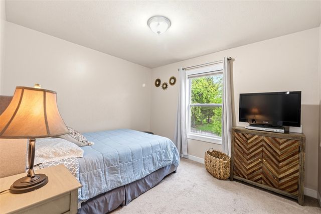5680 Attleberry Avenue, Kalamazoo, MI 49009