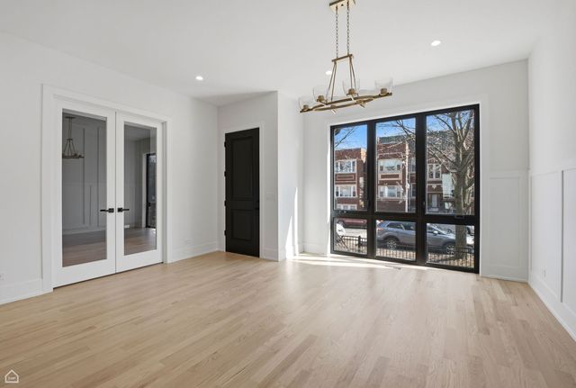 4242 N Sacramento Avenue, Chicago, IL 60618