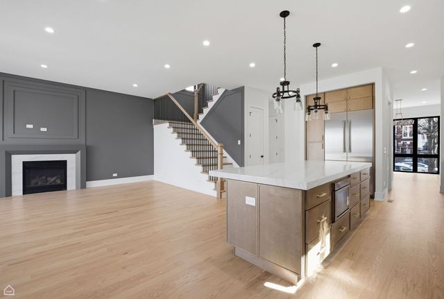 4242 N Sacramento Avenue, Chicago, IL 60618