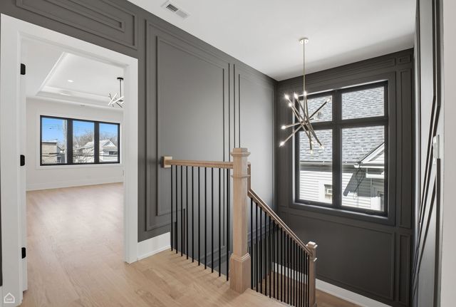 4242 N Sacramento Avenue, Chicago, IL 60618