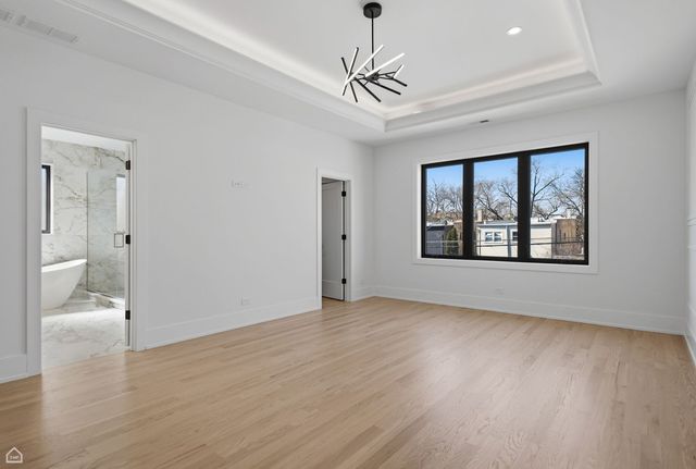 4242 N Sacramento Avenue, Chicago, IL 60618