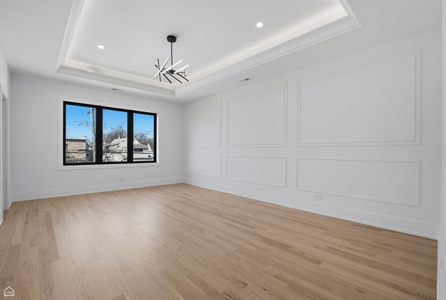 4242 N Sacramento Avenue, Chicago, IL 60618