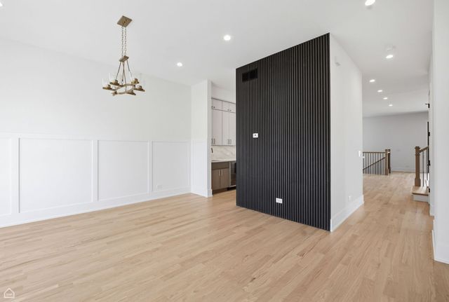 4242 N Sacramento Avenue, Chicago, IL 60618