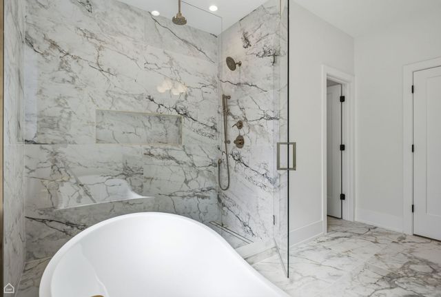 4242 N Sacramento Avenue, Chicago, IL 60618