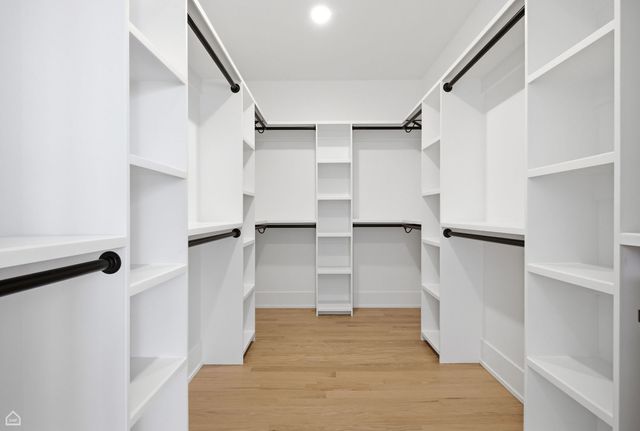 4242 N Sacramento Avenue, Chicago, IL 60618