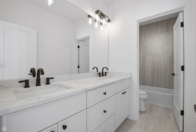 4242 N Sacramento Avenue, Chicago, IL 60618