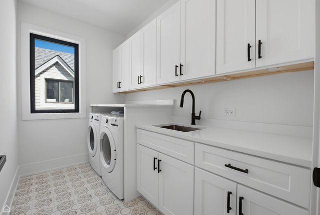 4242 N Sacramento Avenue, Chicago, IL 60618