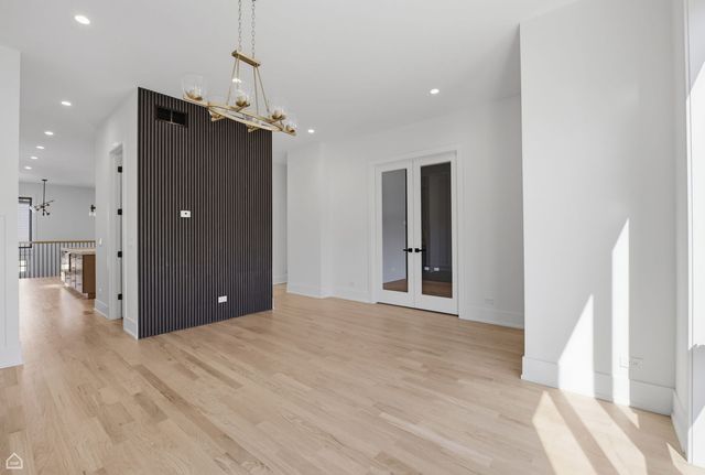 4242 N Sacramento Avenue, Chicago, IL 60618