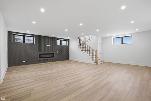 4242 N Sacramento Avenue, Chicago, IL 60618