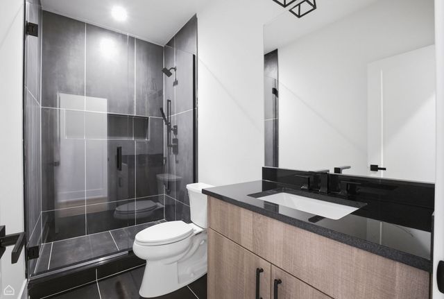 4242 N Sacramento Avenue, Chicago, IL 60618