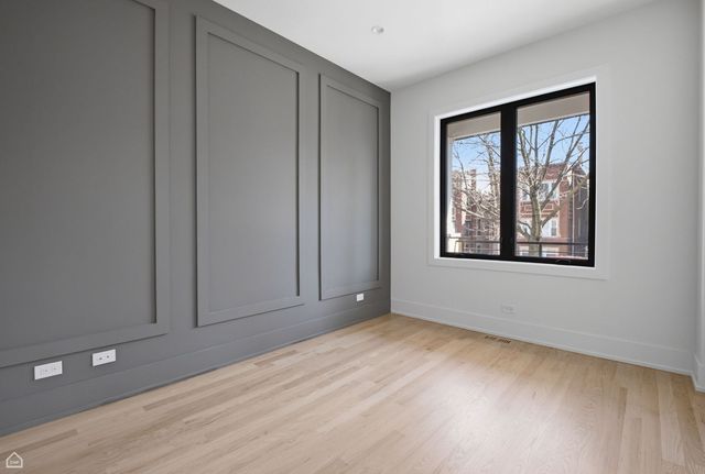 4242 N Sacramento Avenue, Chicago, IL 60618