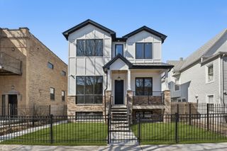 4242 N Sacramento Avenue, Chicago, IL 60618