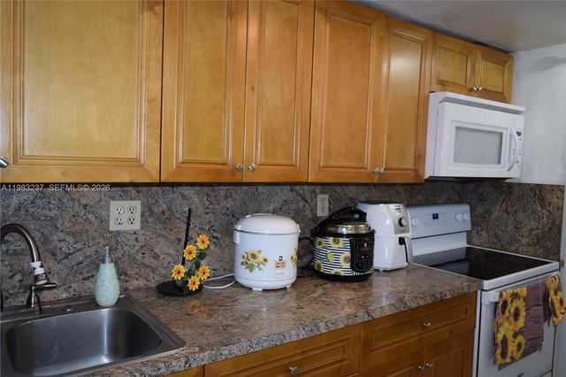 1335 W 68th Street 106, Hialeah, FL 33014