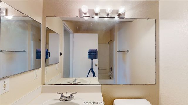 529 Southwest Parkway 102 Room C, College Station, TX 77840