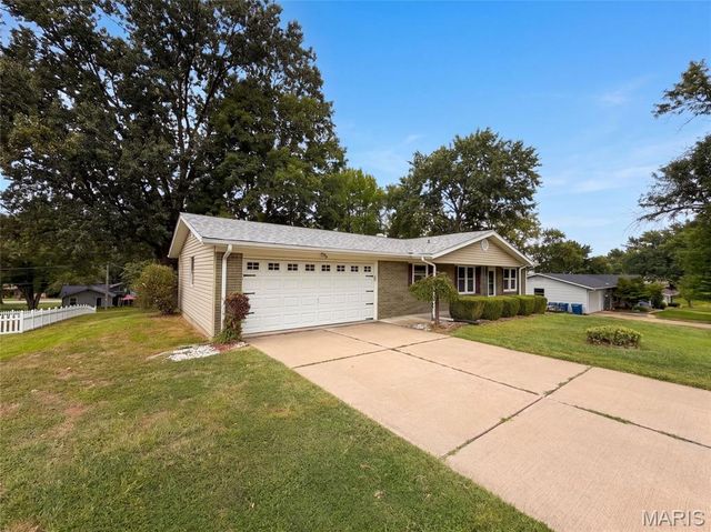 1621 Christy Drive, St Charles, MO 63303