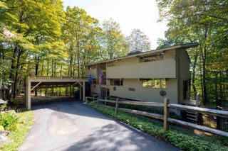 1877 Willard Road, Hartford, VT 05059